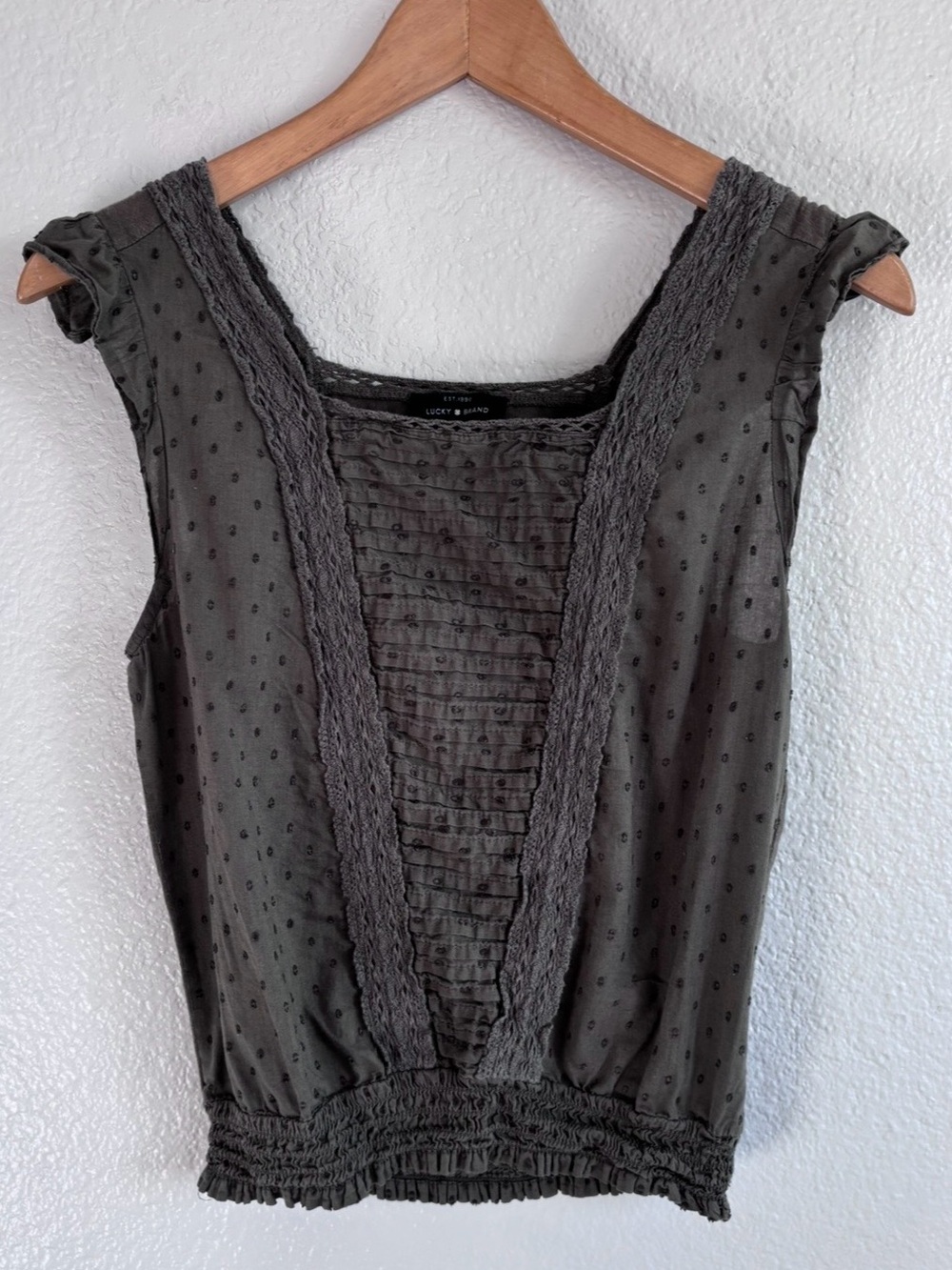 Lucky Brand Charcoal Grey Swiss Dot Smocked Waist Lace Inset Peasant Blouse XS - Picture 2 of 6